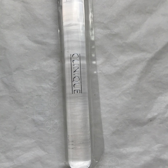 Clinique makeup face brush - Picture 4 of 5